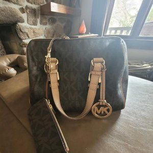 Sac à main et petit porte monnaie inclus